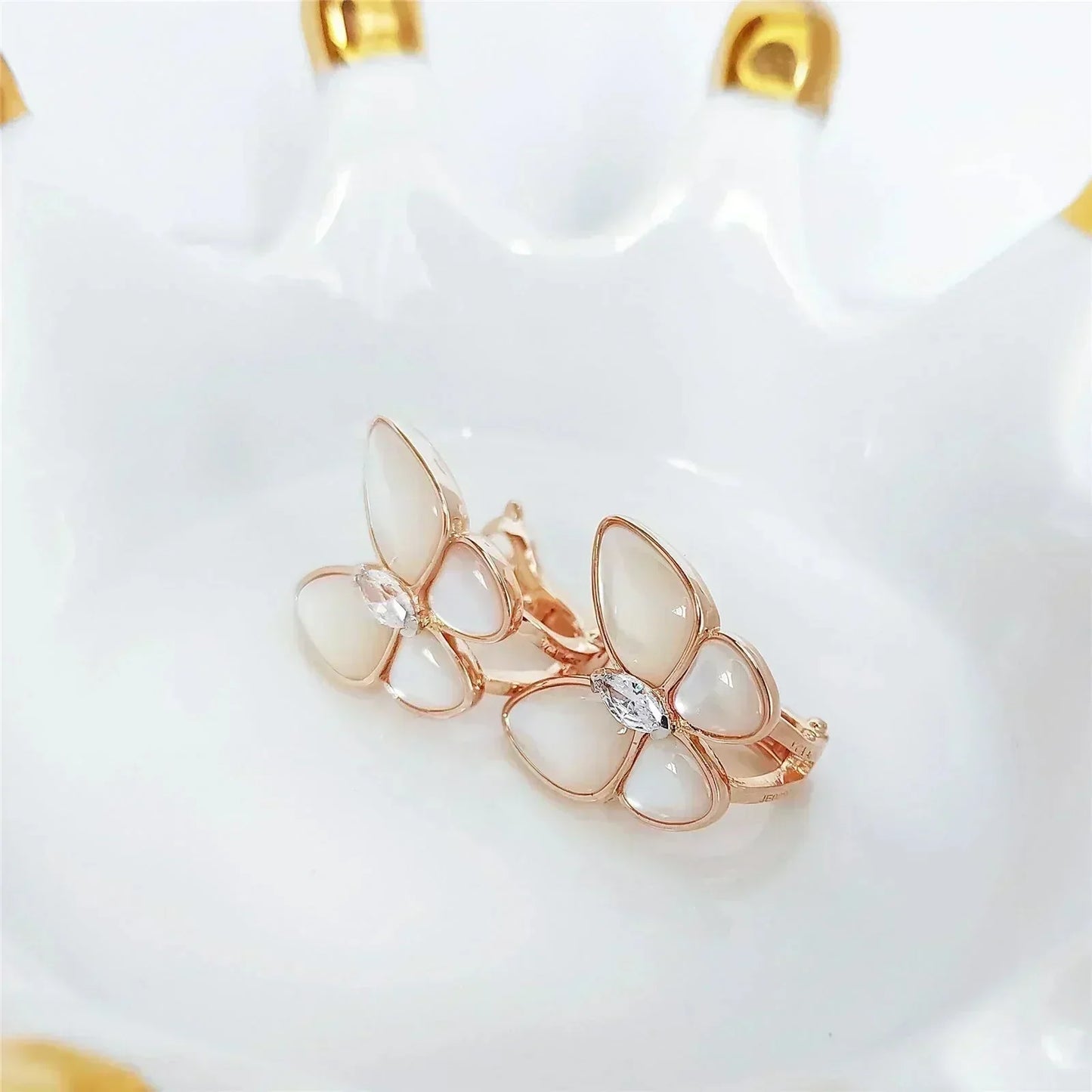 [Olivia JW]BUTTERFLY MOP DIAMOND EARRINGS