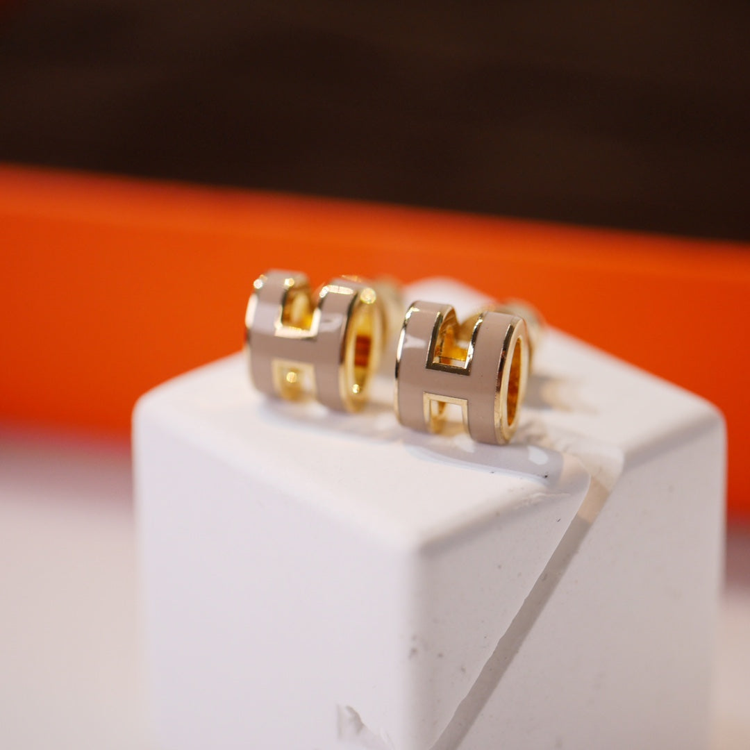 [Olivia JW]MINI POP H GOLD EARRINGS GREY