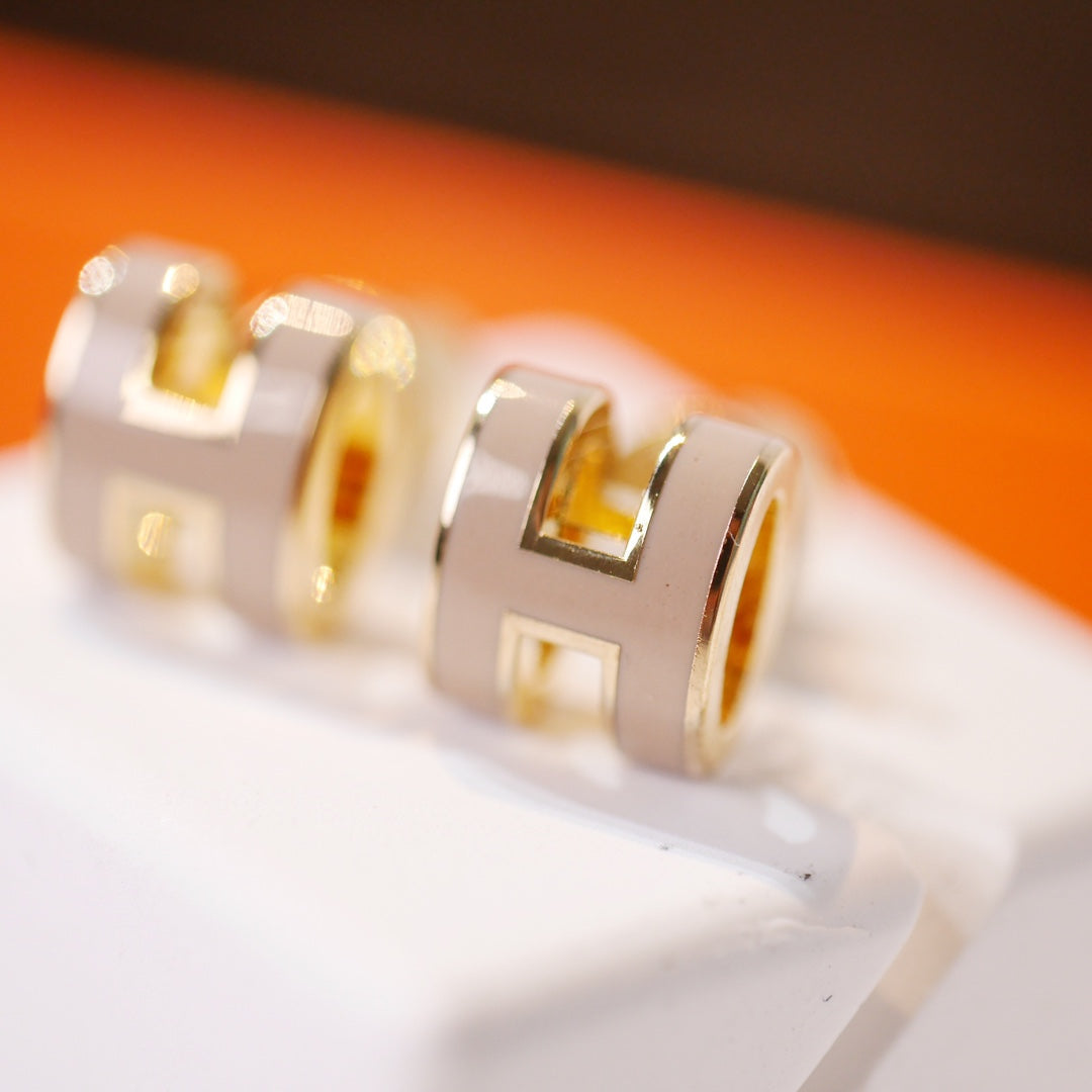 [Olivia JW]MINI POP H GOLD EARRINGS GREY