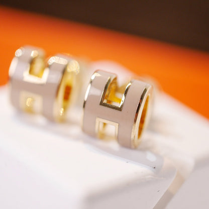 [Olivia JW]MINI POP H GOLD EARRINGS GREY