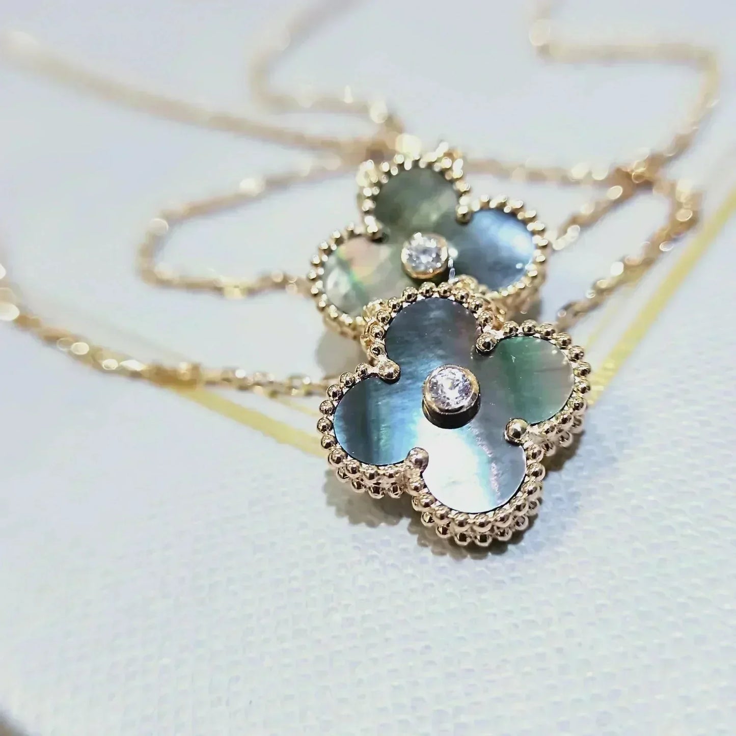 [Olivia JW]CLOVER 15MM DIAMOND AND MOTHER-OF-GREY NECKLACE