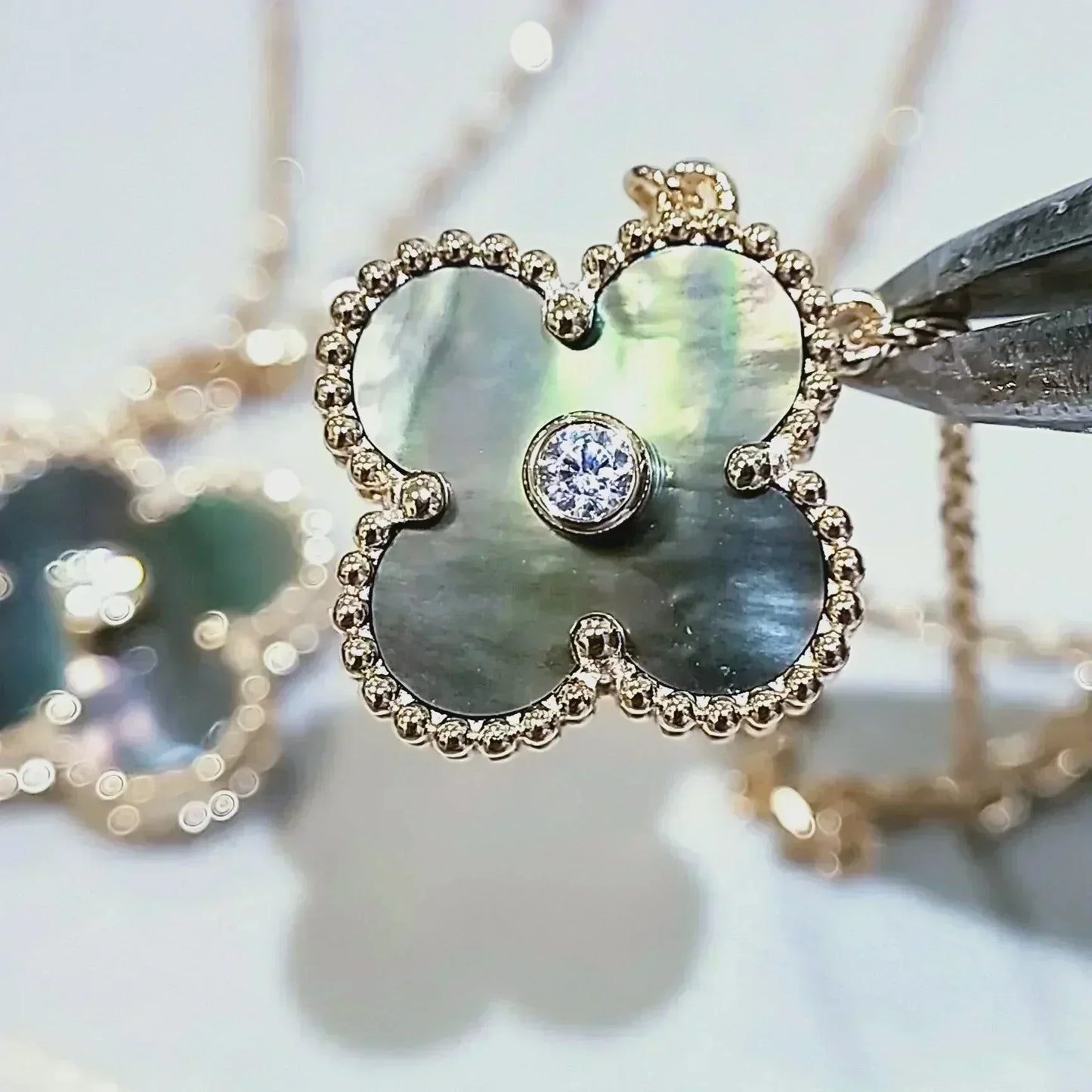 [Olivia JW]CLOVER 15MM DIAMOND AND MOTHER-OF-GREY NECKLACE