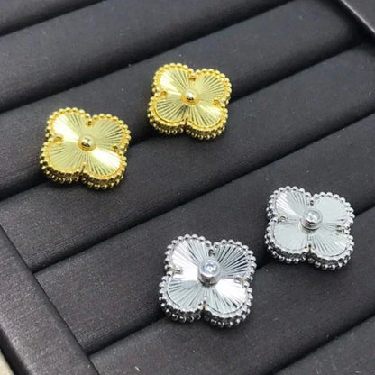[Olivia JW]CLOVER MINI 9.5MM LASER EARRINGS