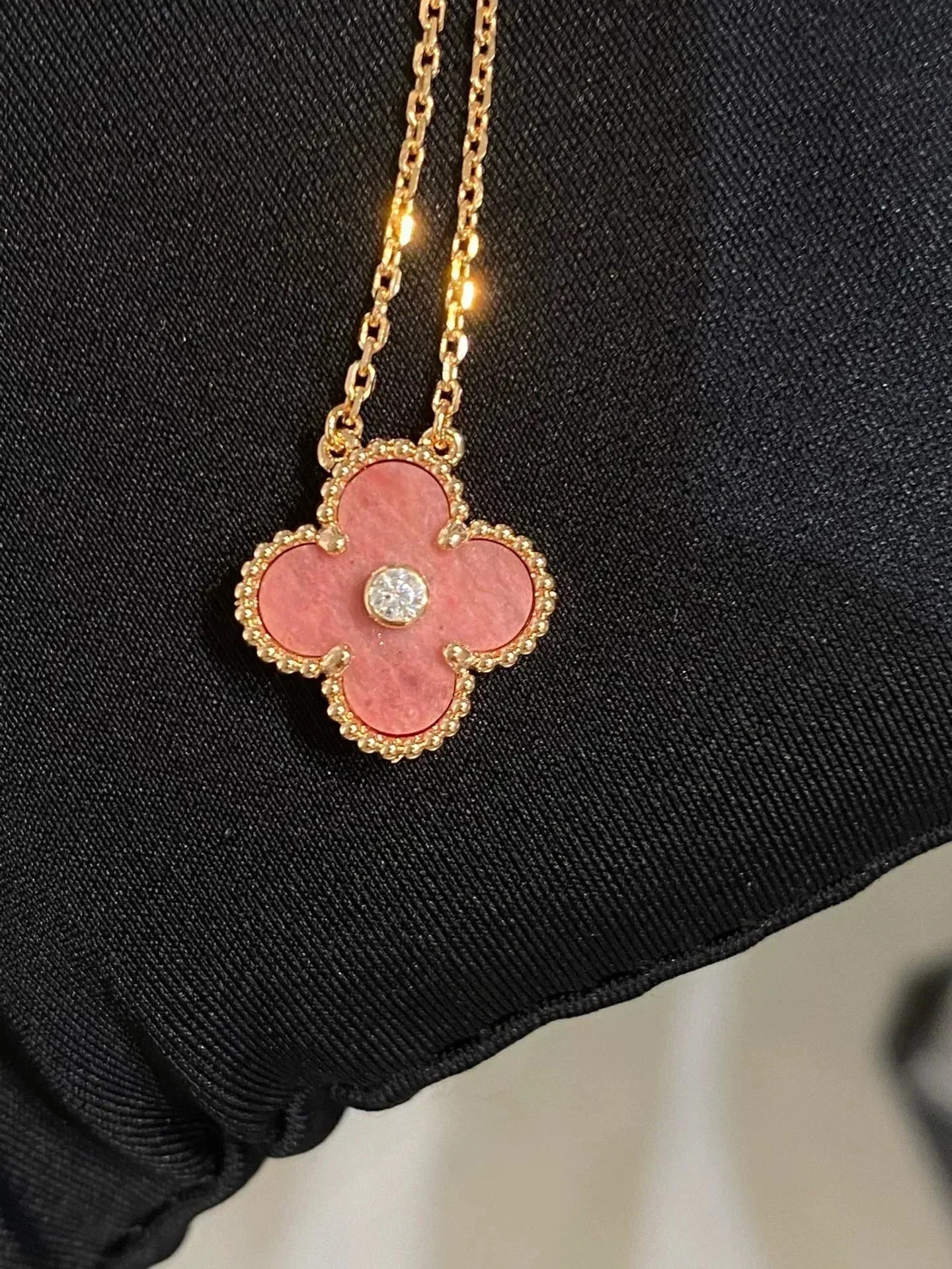 [Olivia JW]CLOVER 15MM DIAMOND RHODONITE NECKLACE