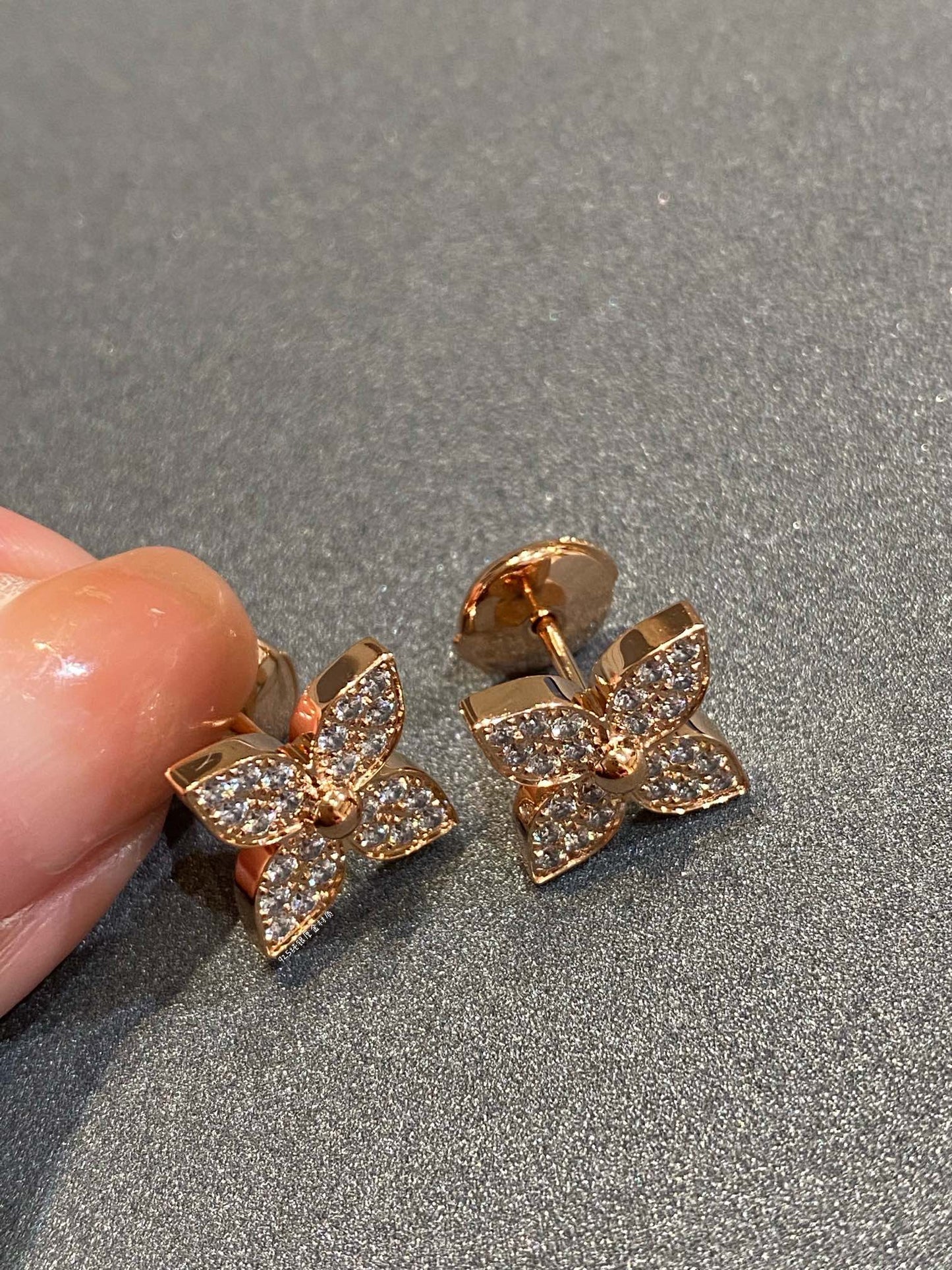 [Olivia JW]STAR DIAMOND EARRINGS