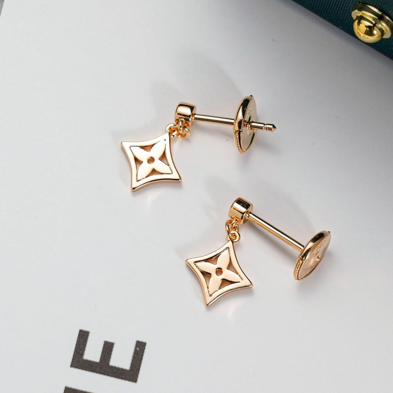 [Olivia JW]STAR EARRINGS GOLD