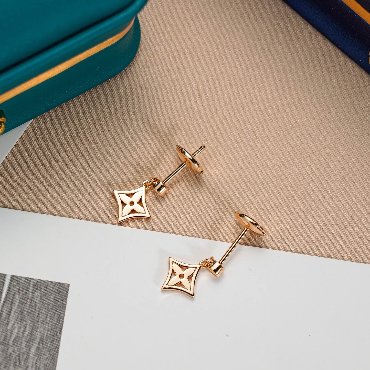 [Olivia JW]STAR EARRINGS GOLD