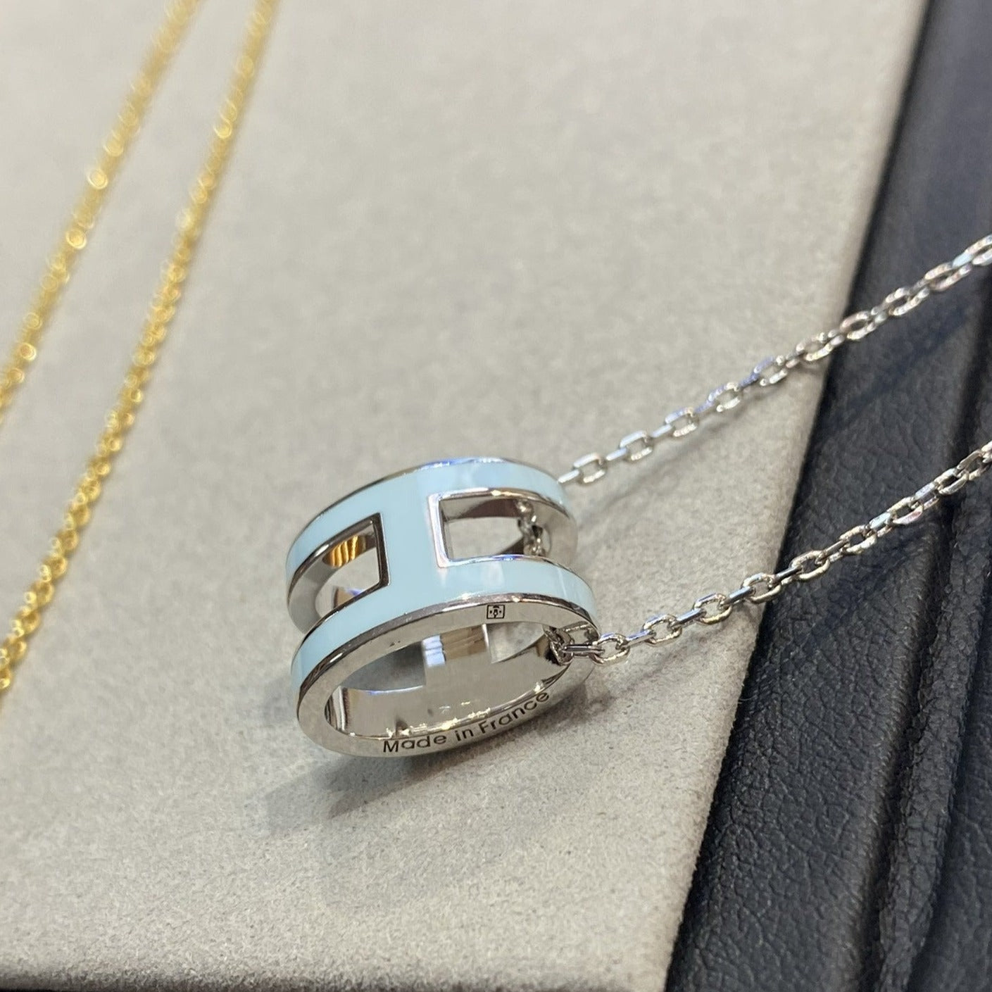 [Olivia JW]POP H LIGHT BLUE NECKLACE