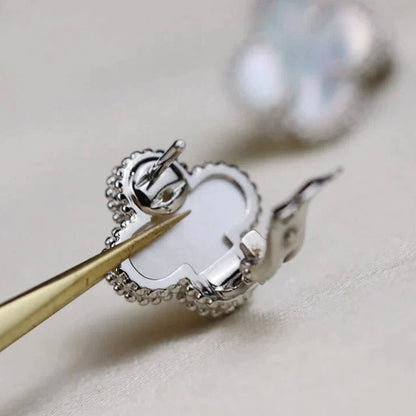 [Olivia JW]CLOVER MEDIUM 1 MOTIFS  WHITE MOP EARRINGS SILVER