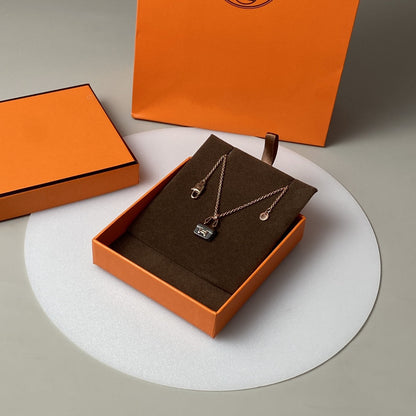 [Olivia JW]CONSTANCE BLACK PEDANT PINK GOLD NECKLACE