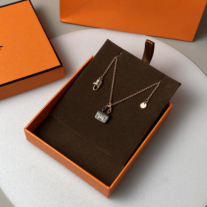 [Olivia JW]CONSTANCE BLACK PEDANT PINK GOLD NECKLACE