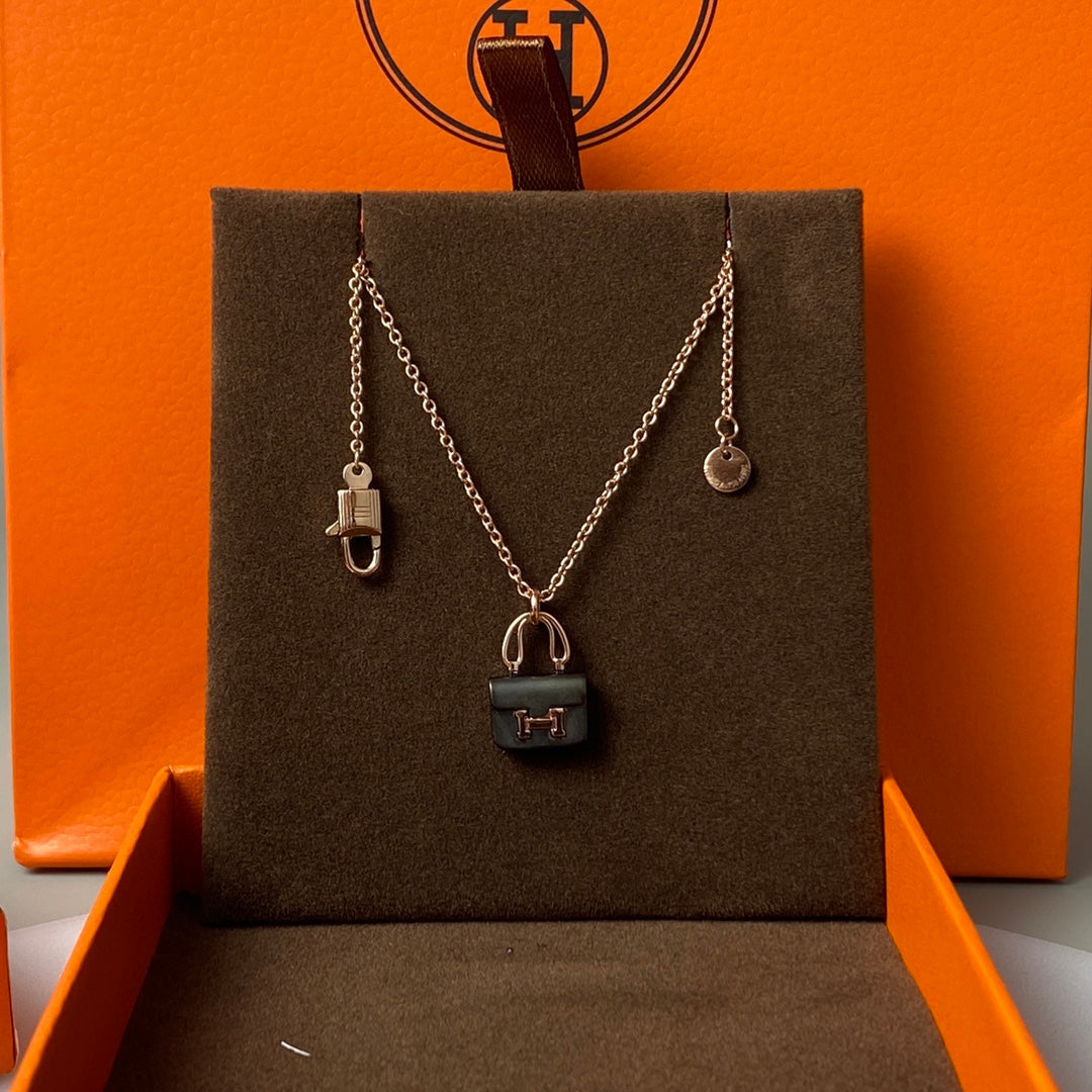 [Olivia JW]CONSTANCE BLACK PEDANT PINK GOLD NECKLACE