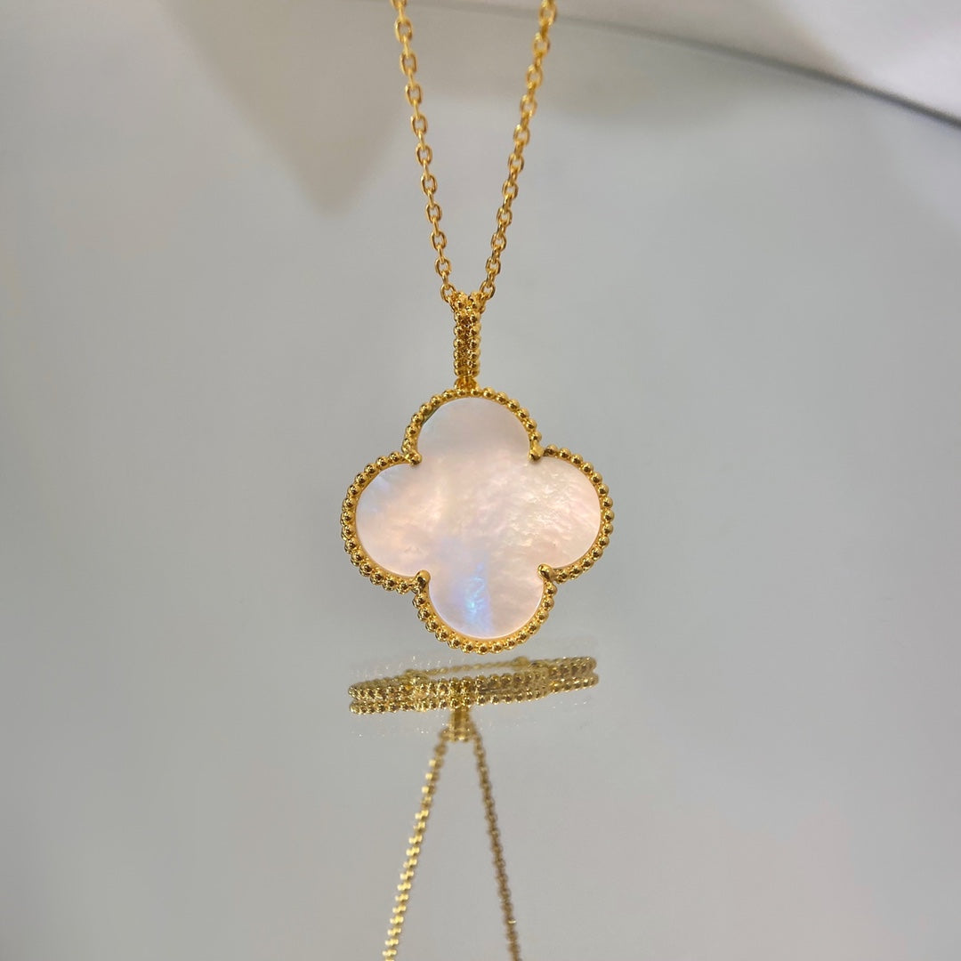 [Olivia JW]CLOVER 25MM MOP LARGE PENDANT NECKLACE