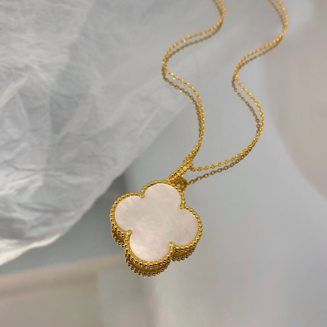 [Olivia JW]CLOVER 25MM MOP LARGE PENDANT NECKLACE