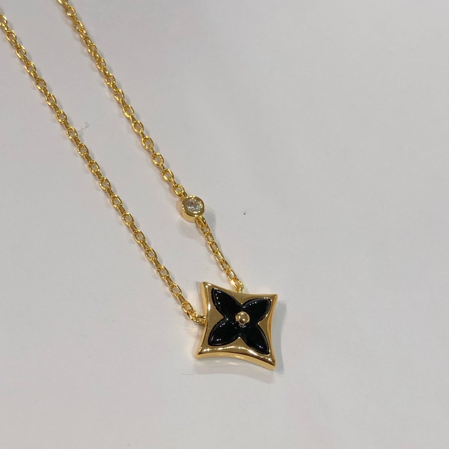 [Olivia JW]STAR BLACK MOP NECKLACE