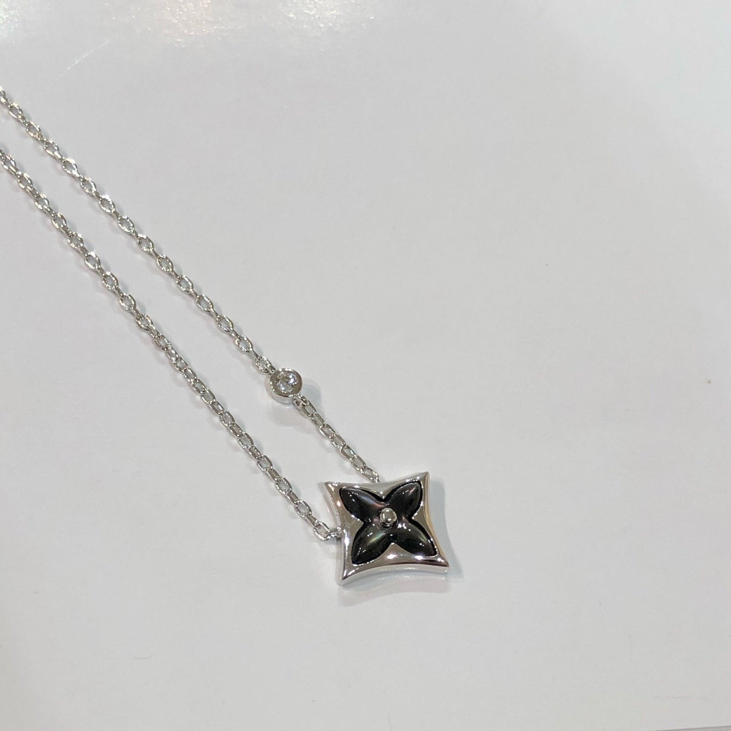 [Olivia JW]STAR BLACK MOP NECKLACE