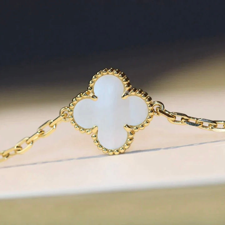 [Olivia JW]CLOVER 20 MOTIFS WHITE MOP NECKLACE
