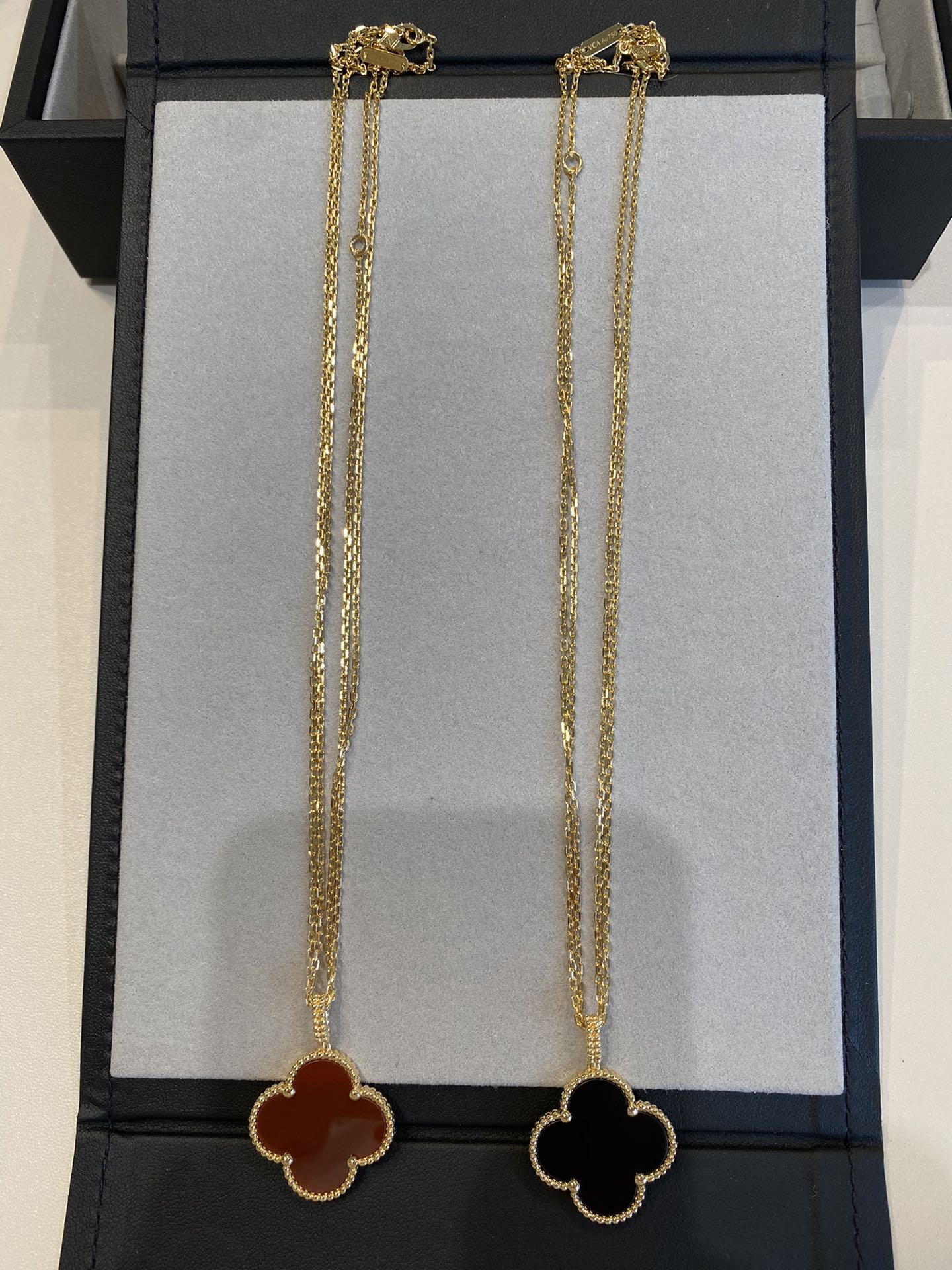 [Olivia JW]CLOVER 25MM NECKLACE GOLD CARNELIAN