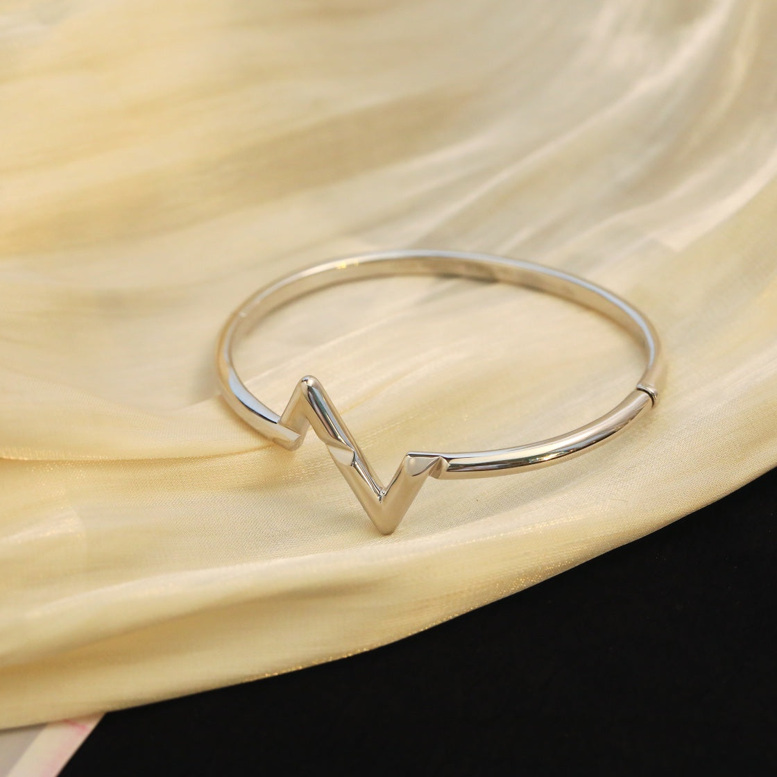 [Olivia JW]VOLTE UPSITE DOWN BRACELET