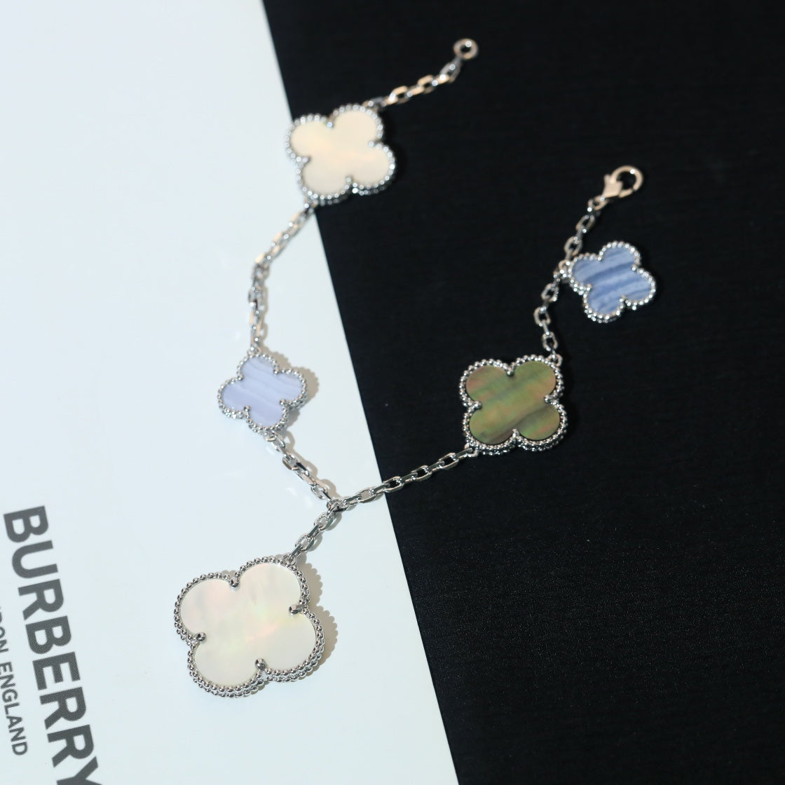 [Olivia JW]CLOVER BRACELET 5 MOTIFS MOP CHALCEDONY SILVER