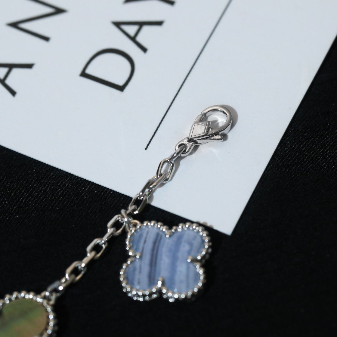 [Olivia JW]CLOVER BRACELET 5 MOTIFS MOP CHALCEDONY SILVER