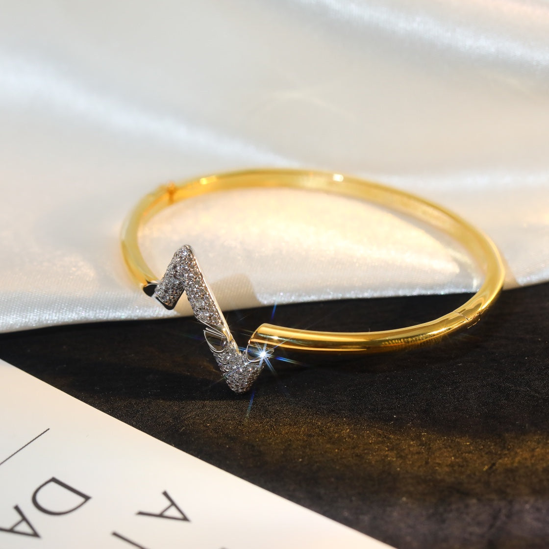 [Olivia JW]VOLTE UPSITE DOWN GOLD DIAMOND BRACELET