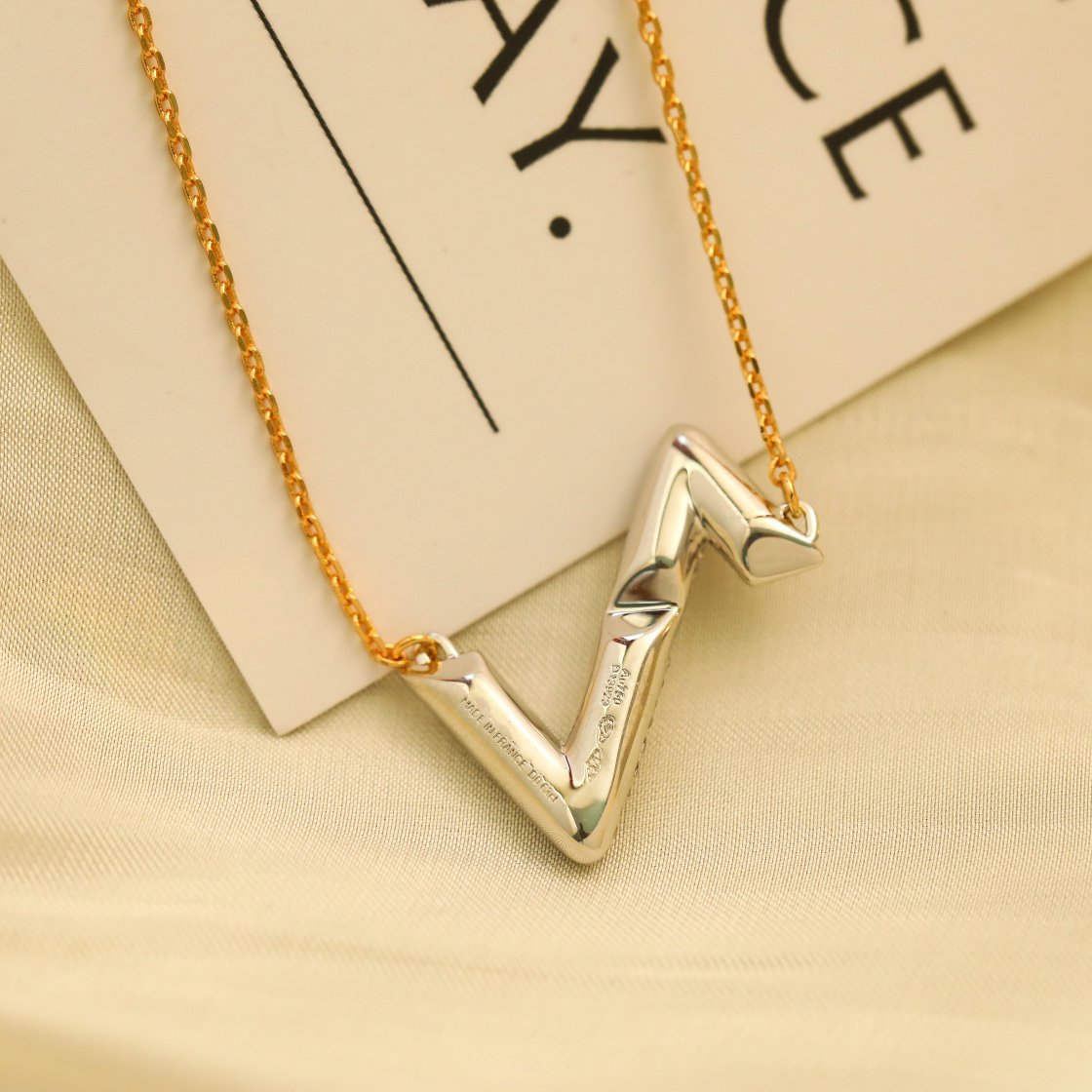 [Olivia JW]VOLT SILVER DIAMOND PEDANT NECKLACE