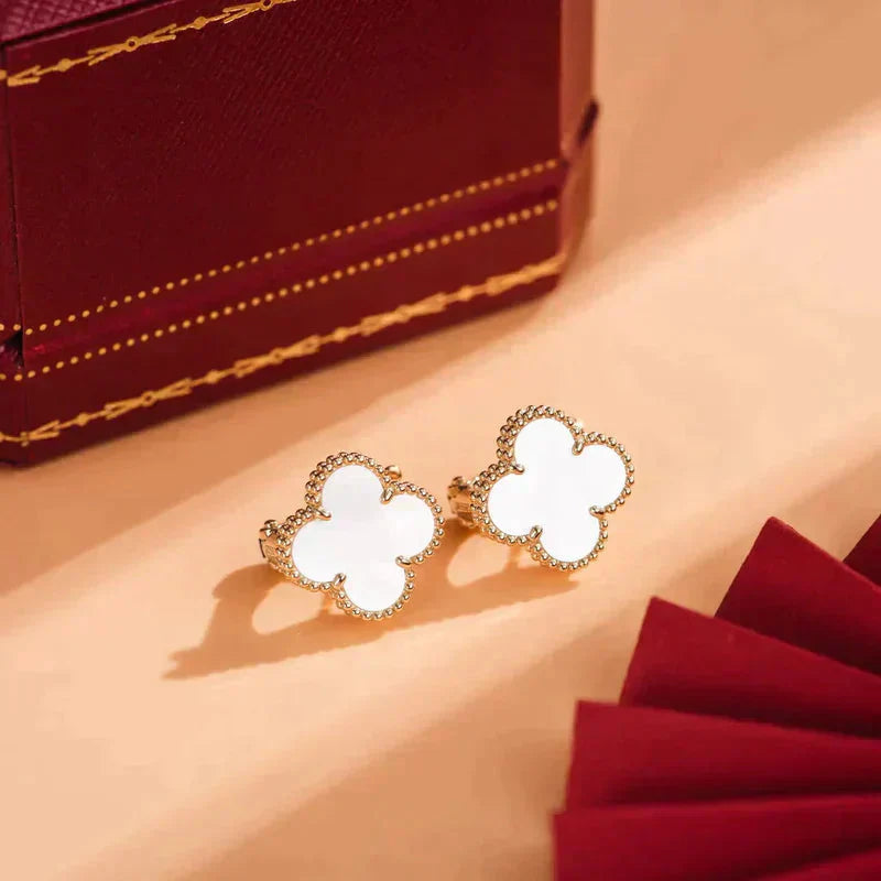 [Olivia JW]CLOVER MEDIUM 1 MOTIFS  WHITE MOP STUD EARRINGS