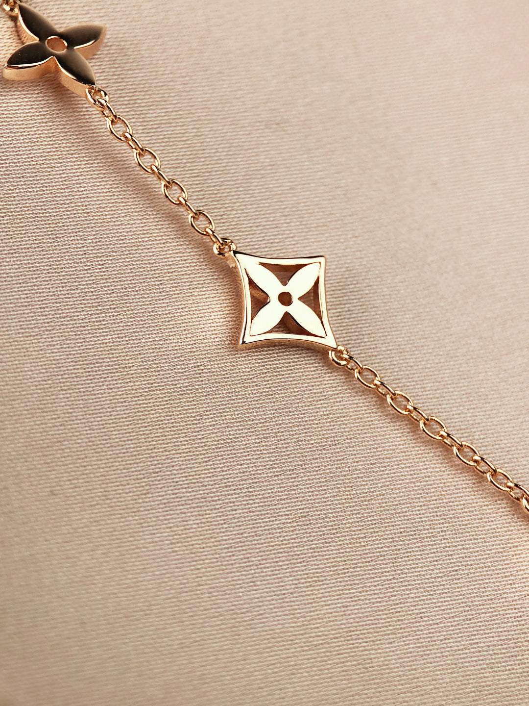 [Olivia JW]STAR AND SUN 7 MOTIFS GOLD BRACELET