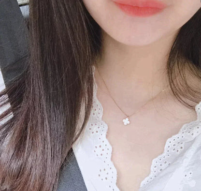 [Olivia JW]CLOVER MINI 9.5MM WHITE MOTHER-OF-PEARL NECKLACE