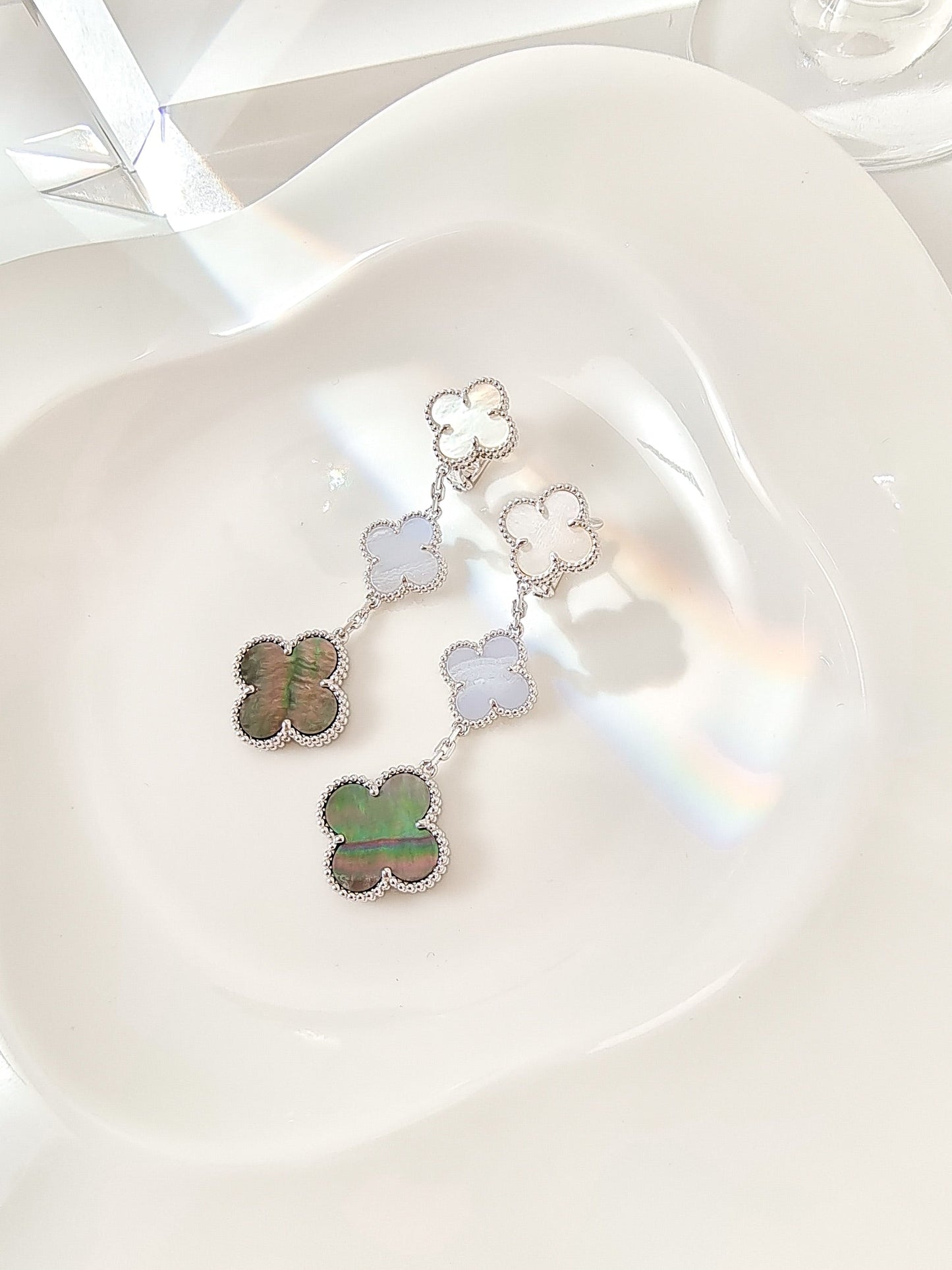 [Olivia JW]CLOVER 3 MOTIFS CHALCEDONY DARK MOP SILVER EARRINGS