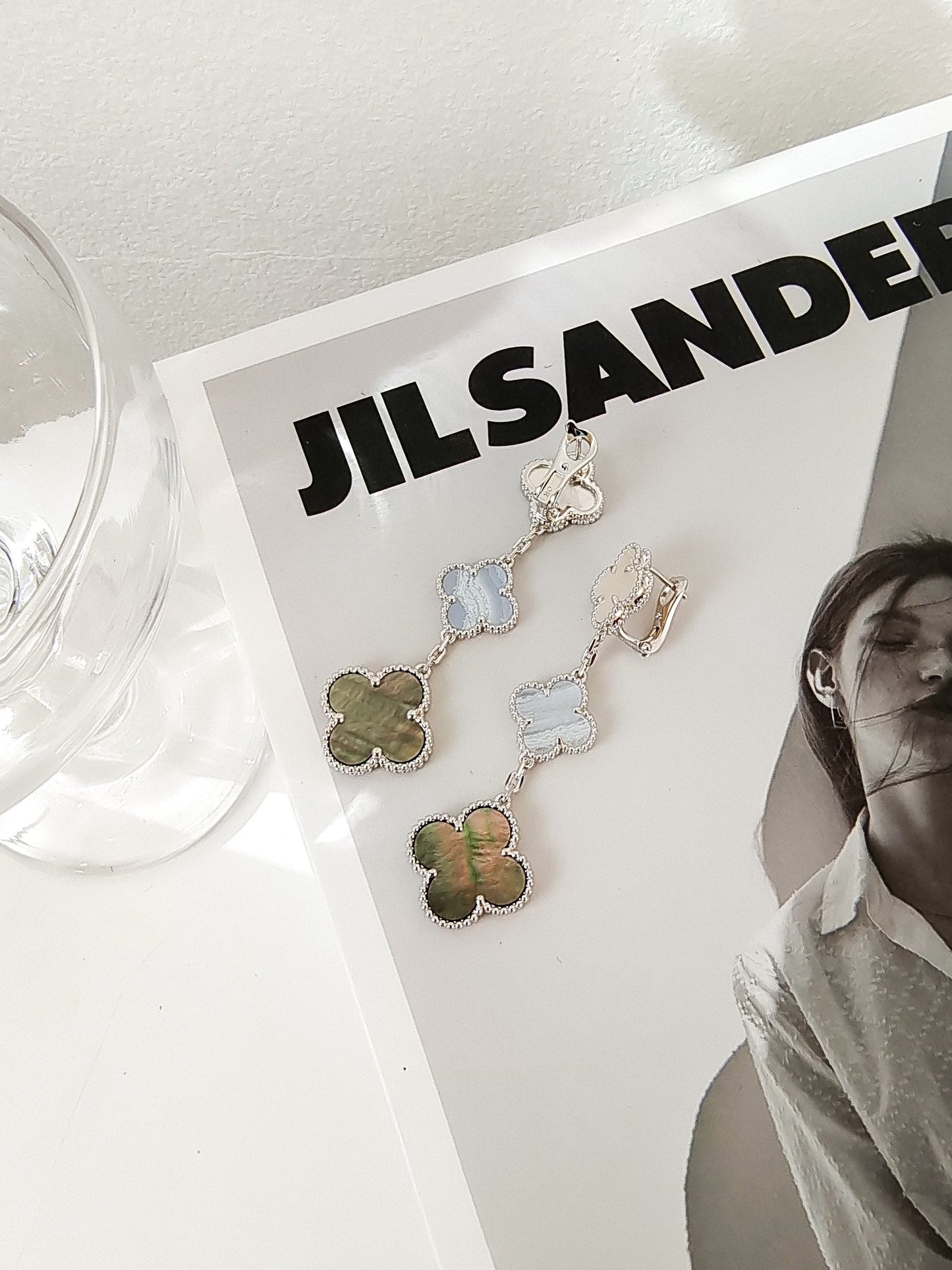 [Olivia JW]CLOVER 3 MOTIFS CHALCEDONY DARK MOP SILVER EARRINGS