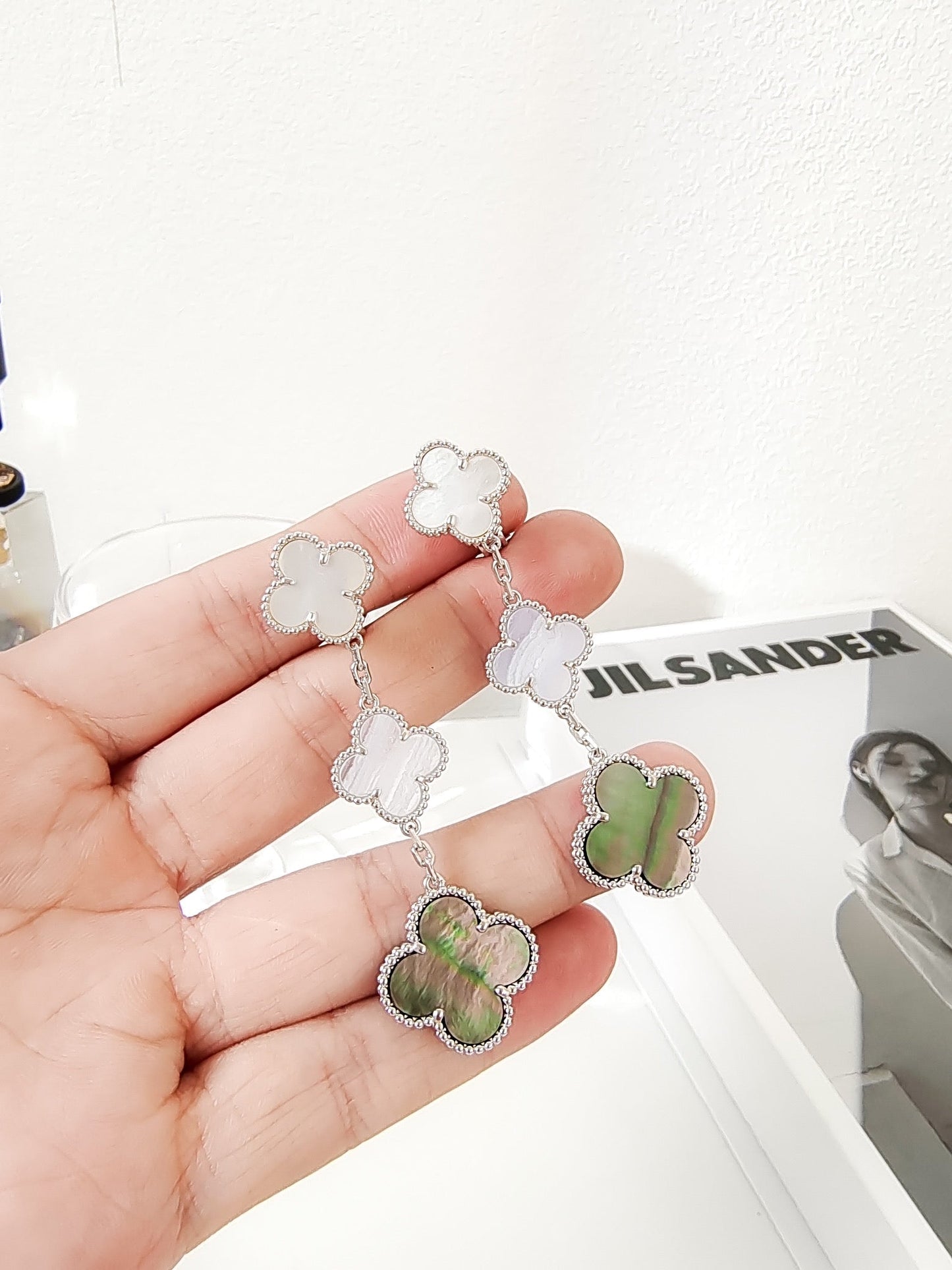 [Olivia JW]CLOVER 3 MOTIFS CHALCEDONY DARK MOP SILVER EARRINGS
