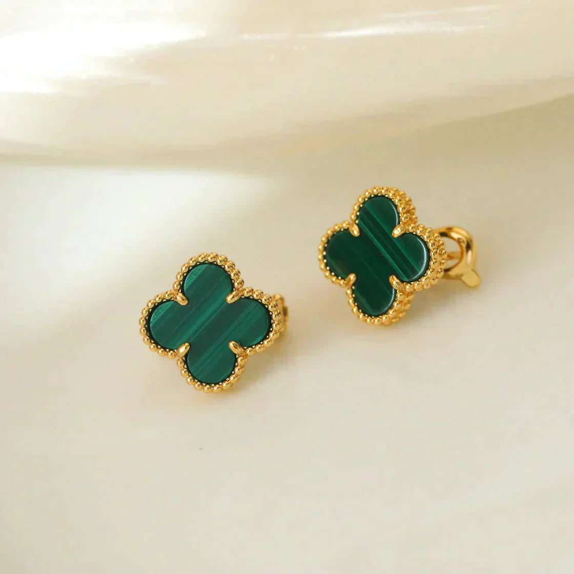 [Olivia JW]CLOVER MEDIUM 1 MOTIFS MALACHITE  EARRINGS