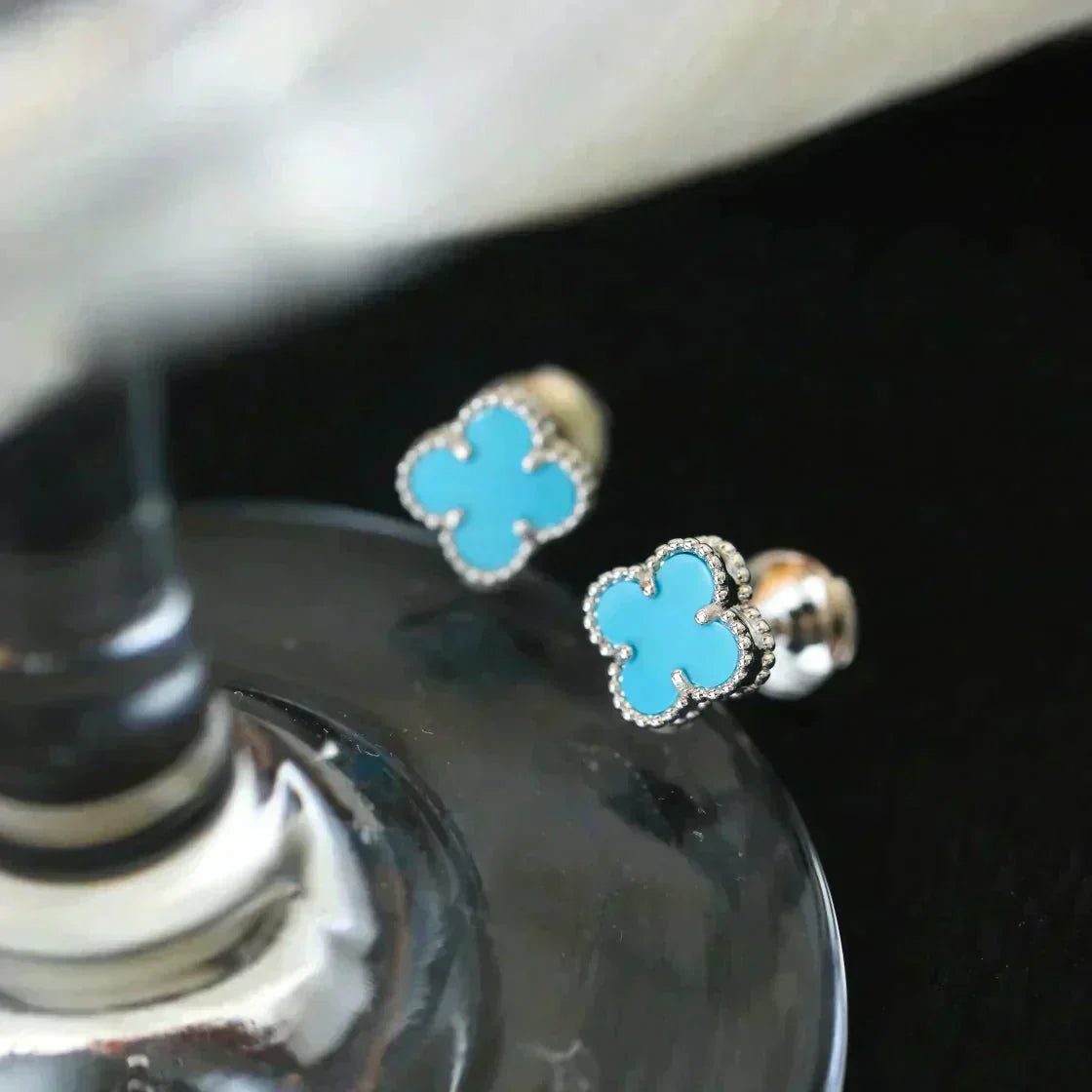 [Olivia JW]CLOVER MINI 9.5MM ONYX STUD EARRINGS SILVER