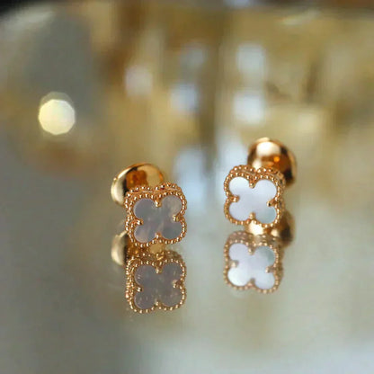 [Olivia JW]CLOVER MINI 9.5MM WHITE MOP EARRINGS