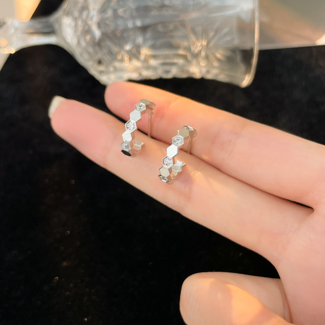 [Olivia JW]BEE LOVE DIAMOND HOOP EARRINGS