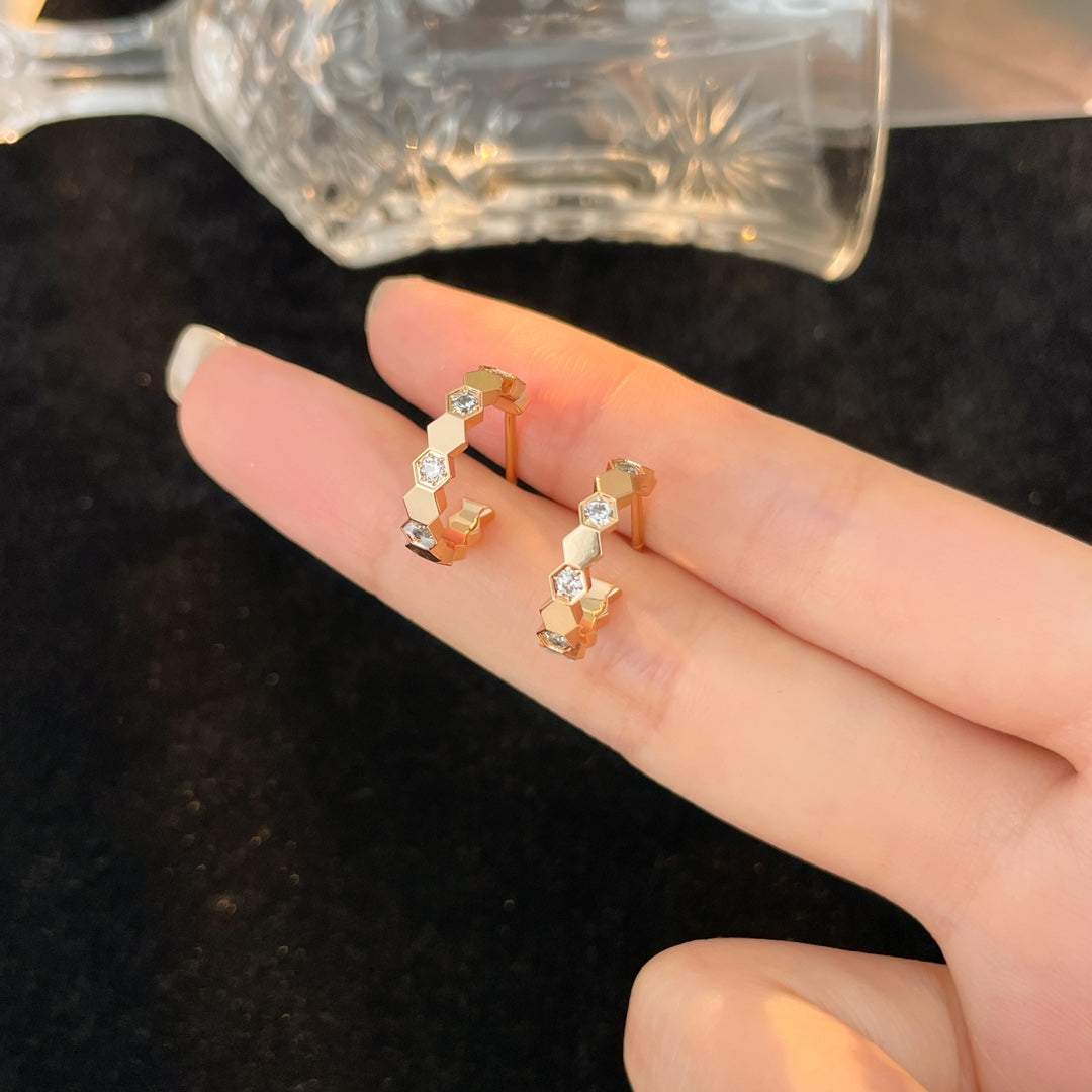 [Olivia JW]BEE LOVE DIAMOND HOOP EARRINGS