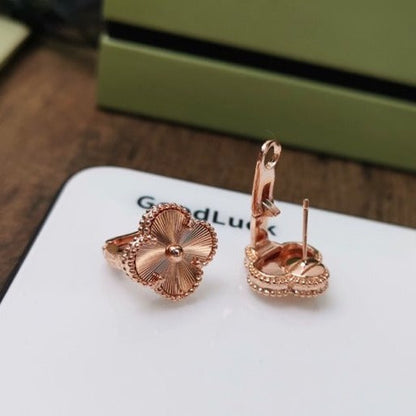 [Olivia JW]CLOVER MEDIUM STUD EARRINGS