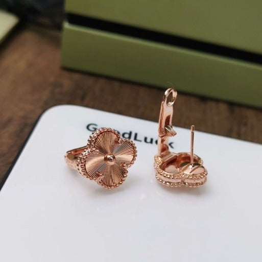 [Olivia JW]CLOVER MEDIUM STUD EARRINGS