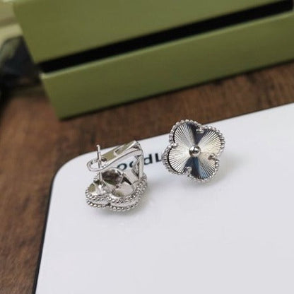 [Olivia JW]CLOVER MEDIUM STUD EARRINGS