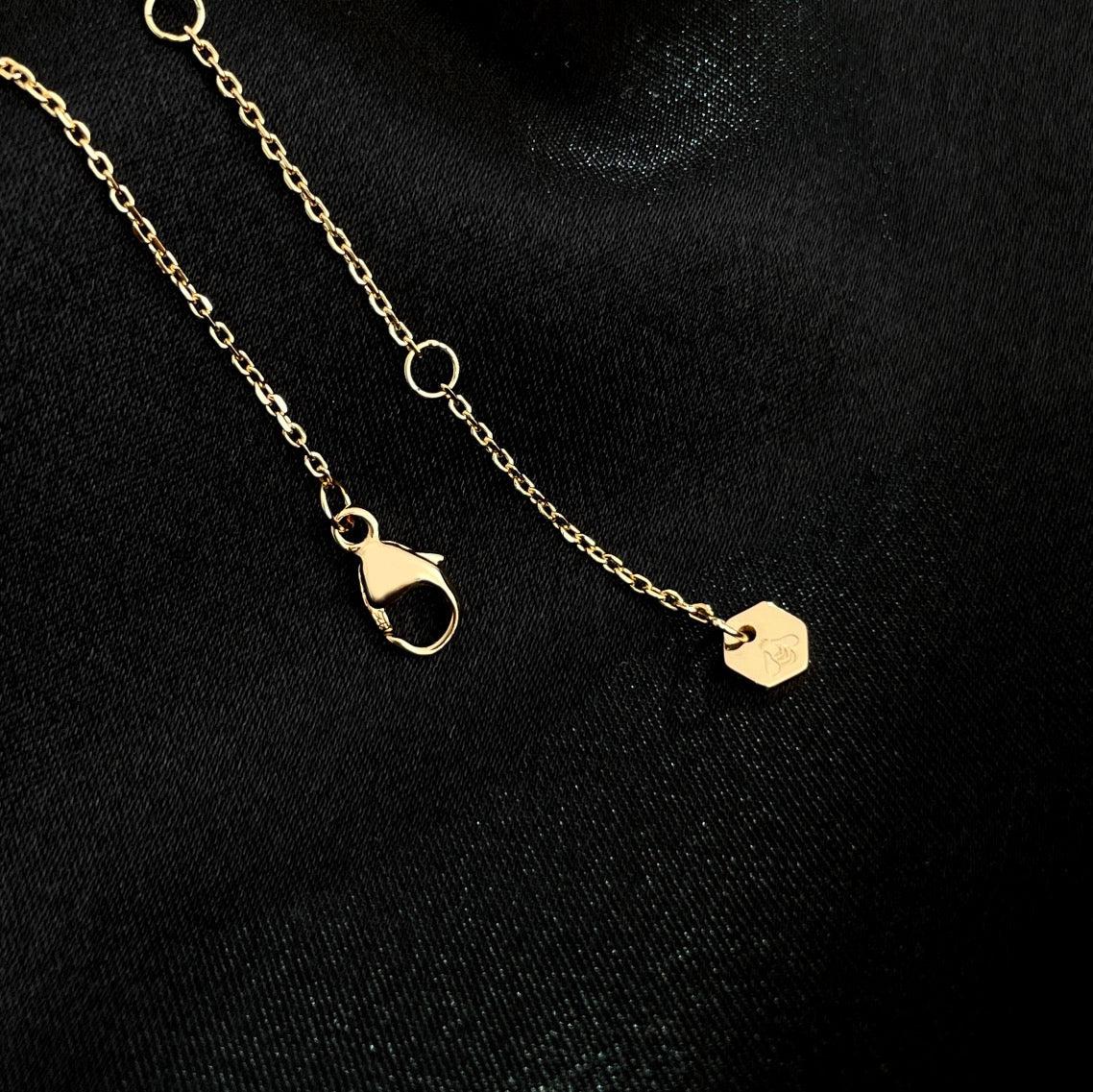 [Olivia JW]BEE MINI NECKLACE