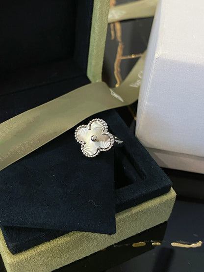 [Olivia JW]CLOVER SILVER RING