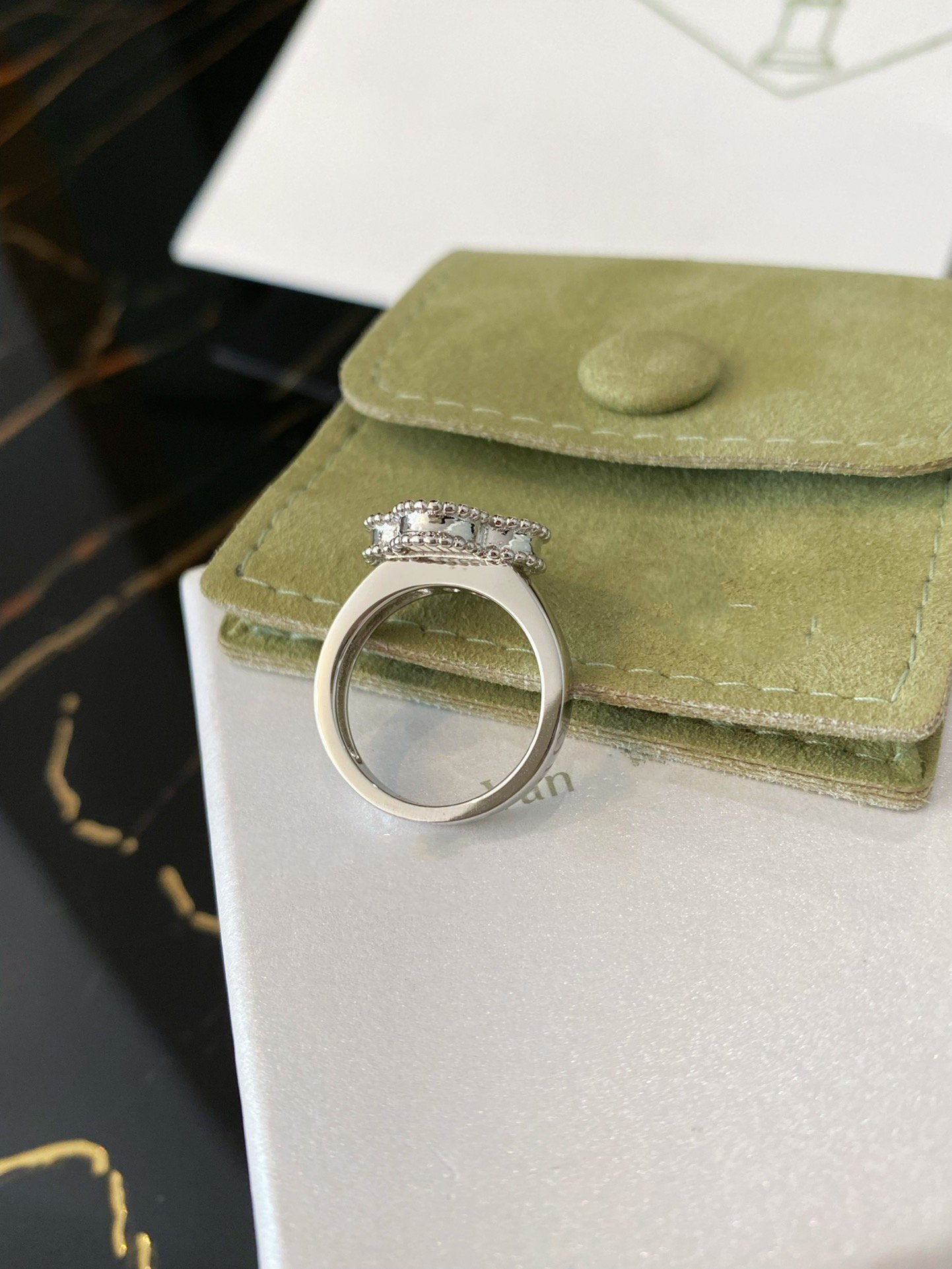 [Olivia JW]CLOVER SILVER RING