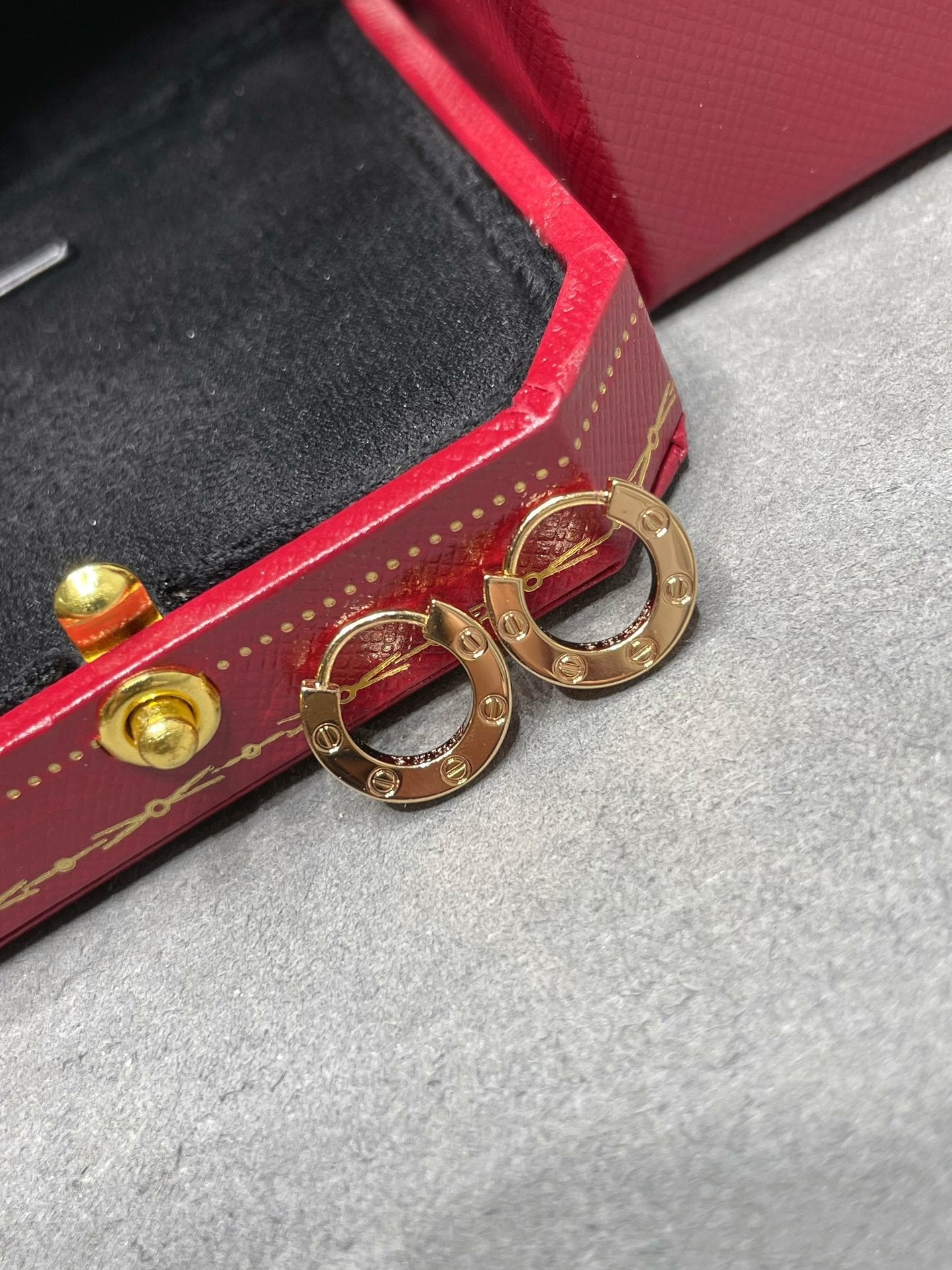 [Olivia JW]LOVE MINI EARRINGS