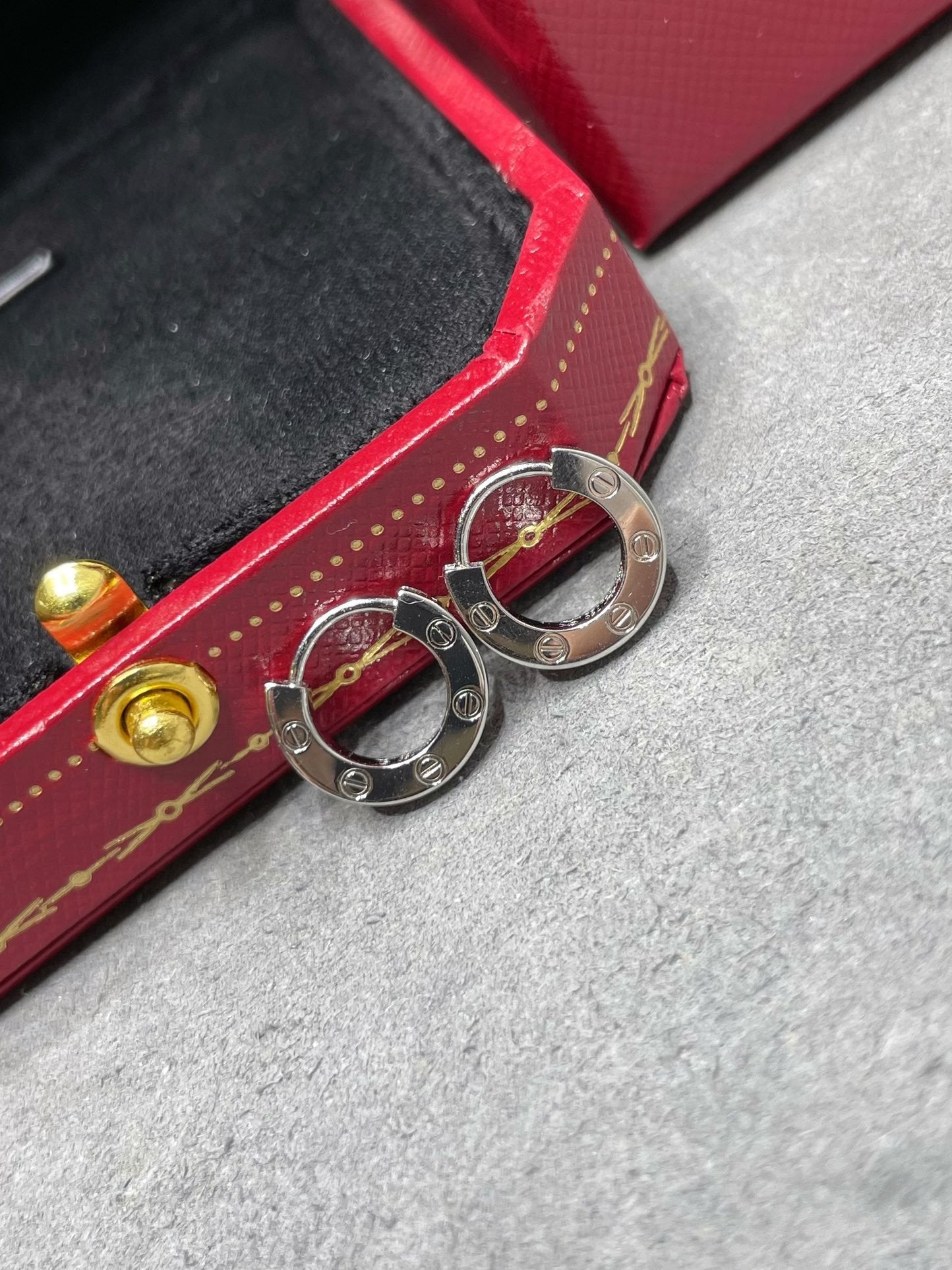 [Olivia JW]LOVE MINI EARRINGS