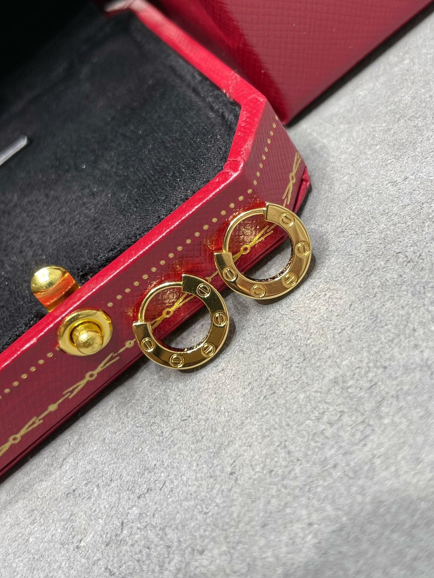 [Olivia JW]LOVE MINI EARRINGS