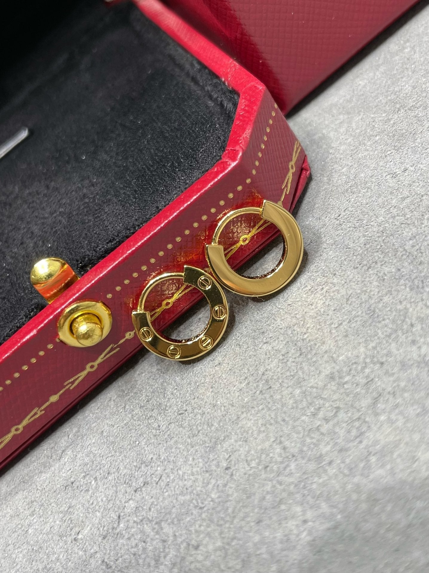 [Olivia JW]LOVE MINI EARRINGS