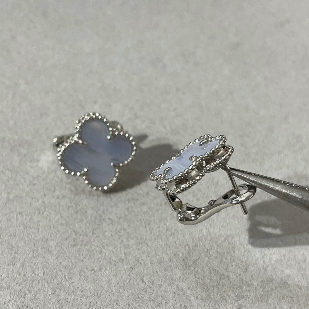 [Olivia JW]CLOVER CHALCEDONY SILVER STUD EARRINGS