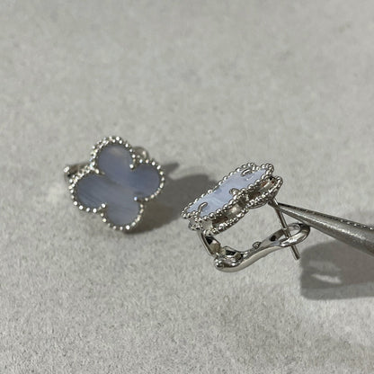 [Olivia JW]CLOVER CHALCEDONY SILVER STUD EARRINGS